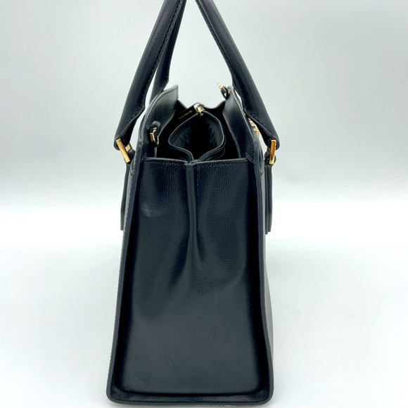 🥳SOLD🥳🔥👜 Michael Kors Black & Gold Purse 👜🔥 - Picture 8 of 15